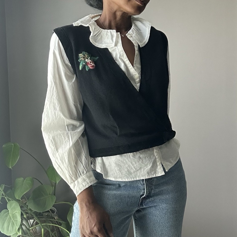 Vintage Susan Bristol Sweater Vest Medium Black Embroidered Floral Cottagecore